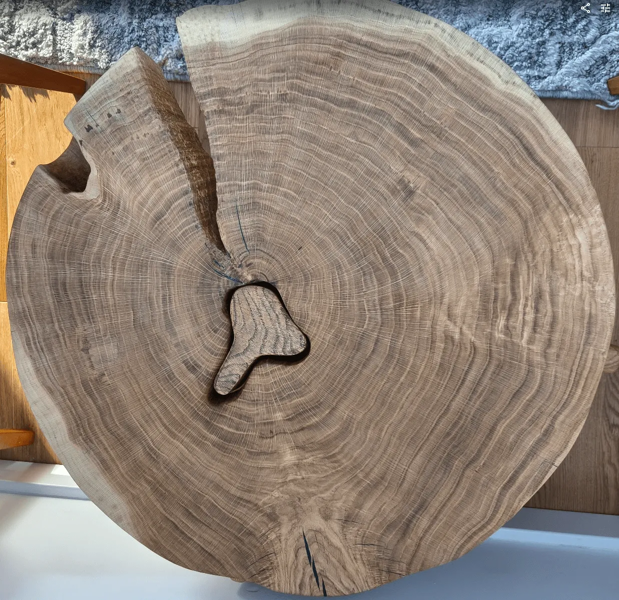 Black Hole — blat z góry, widoczne słoje