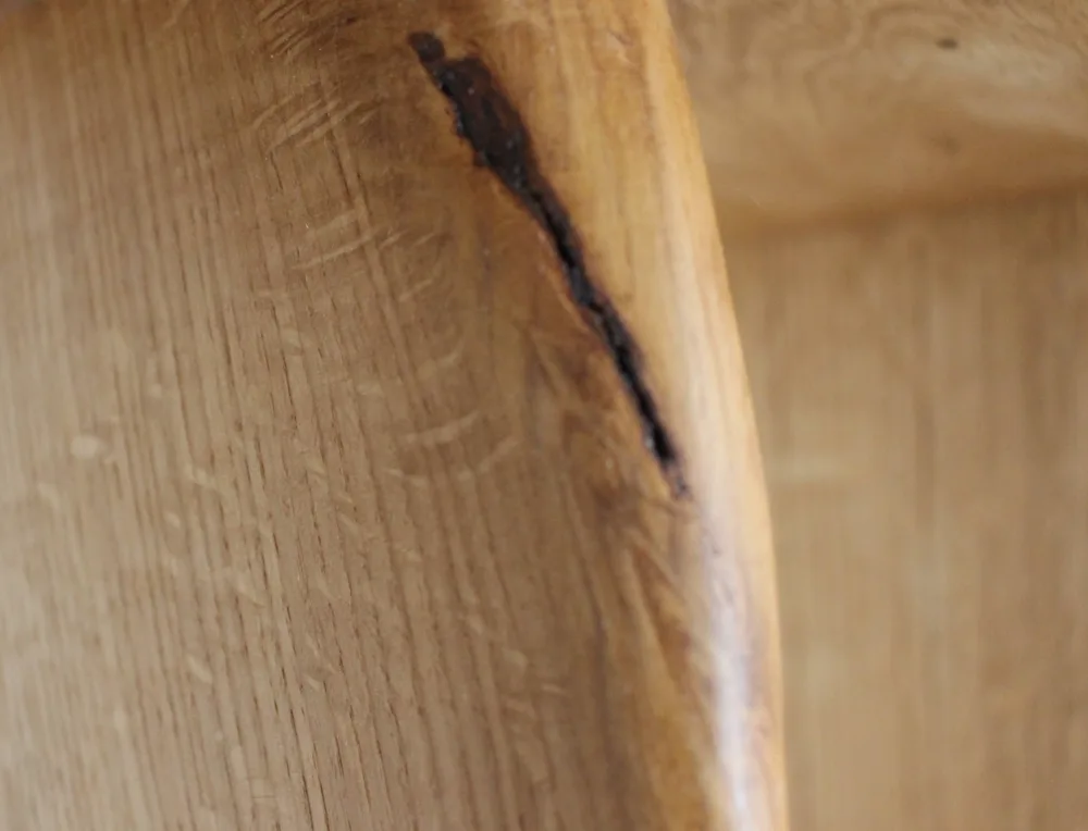 Amytis — vertical crack on the side