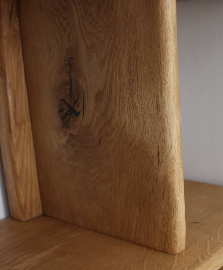 Amytis — shelf corner with knot