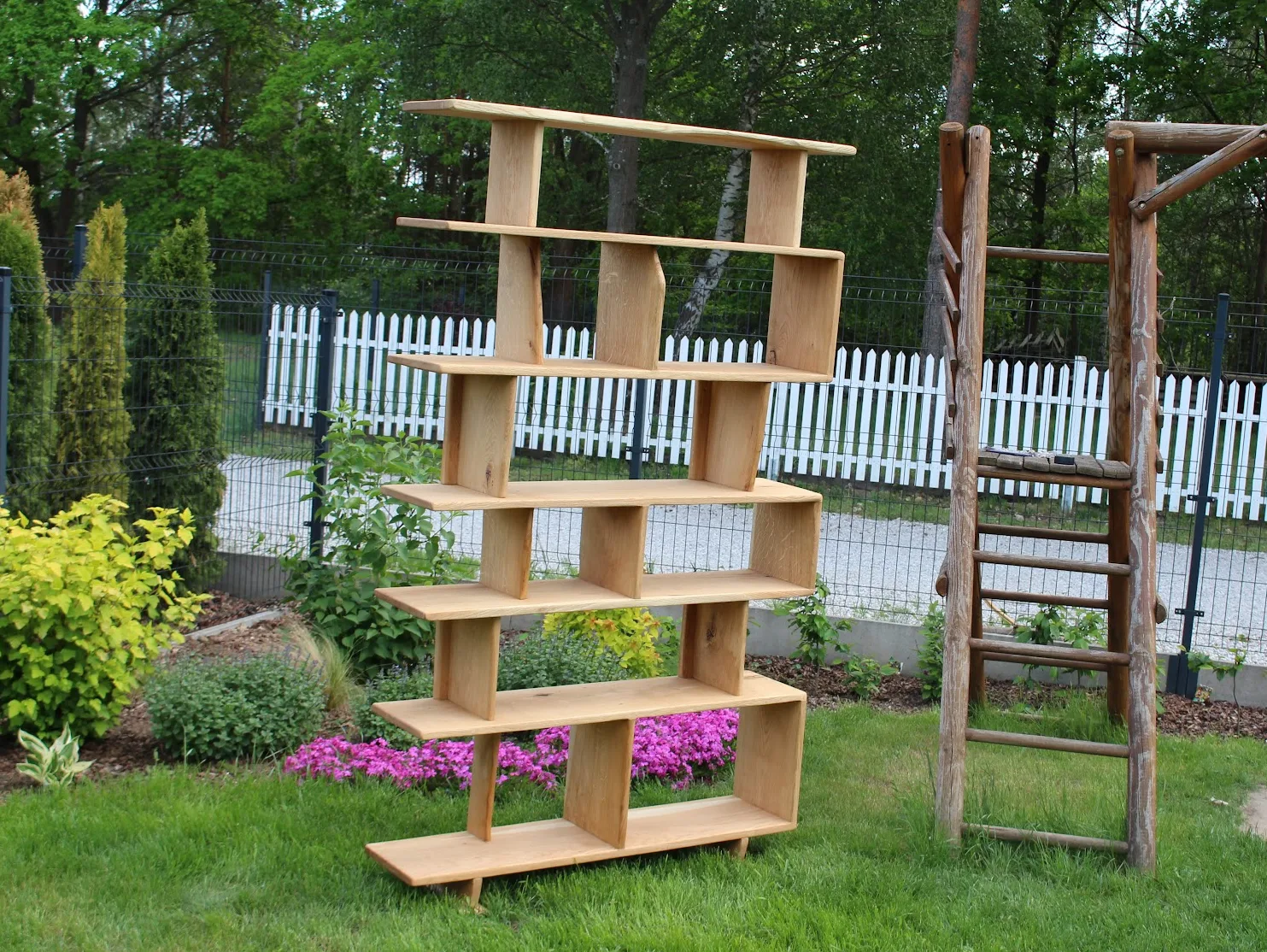 Amytis — in the garden, the hanging gardens in domestic scale