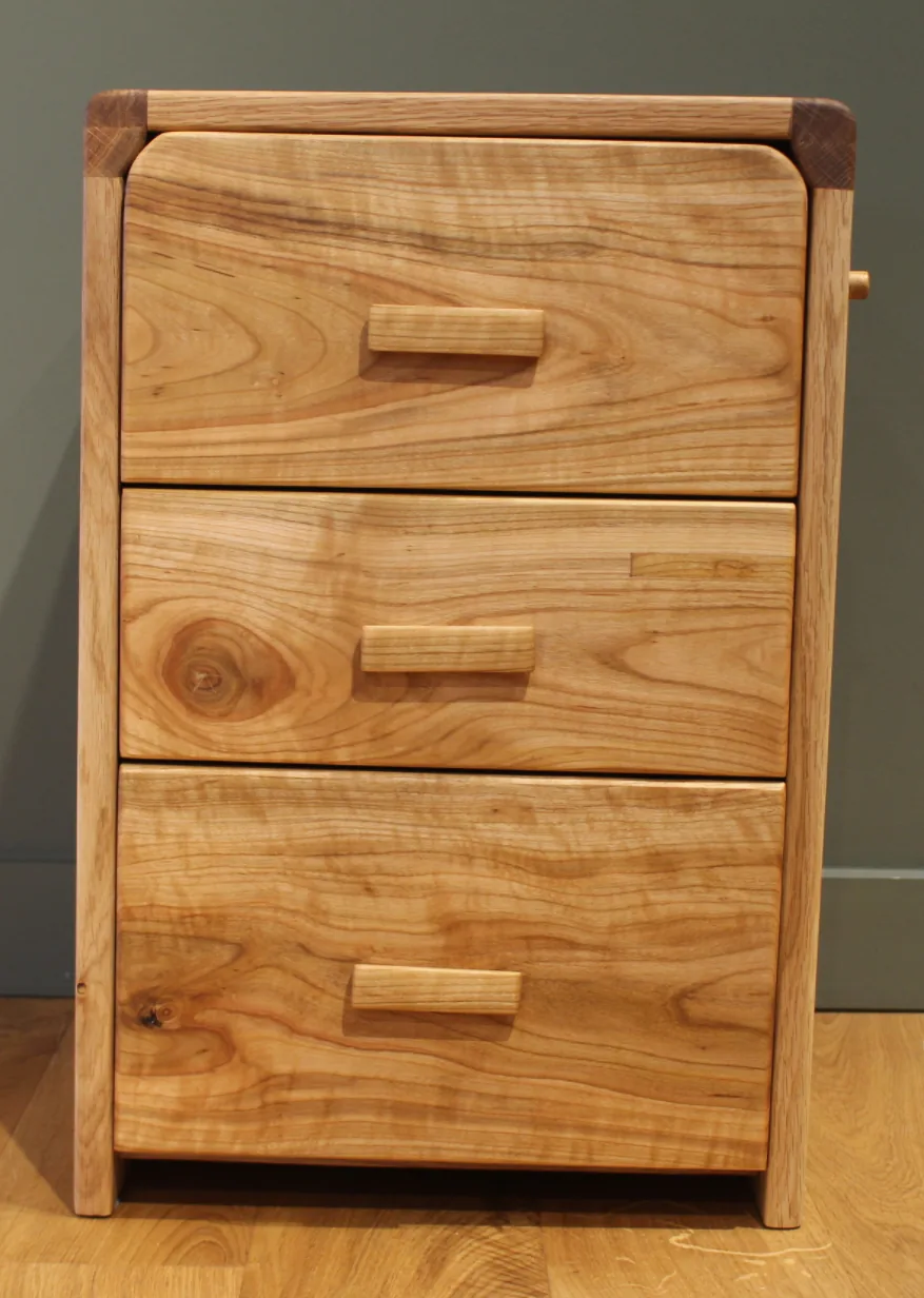 Andvari — full front, three cherry drawers with wooden pulls