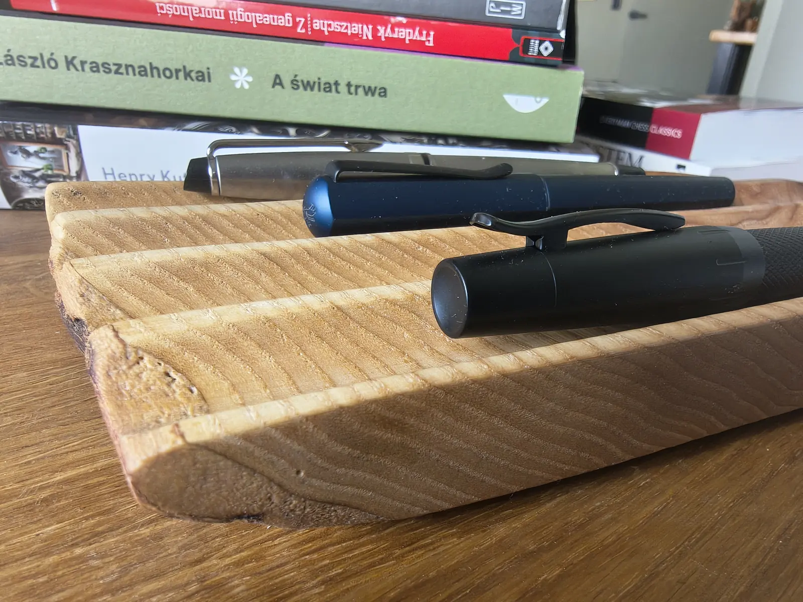 Skidbladnir — pen tray floats above the oak desk