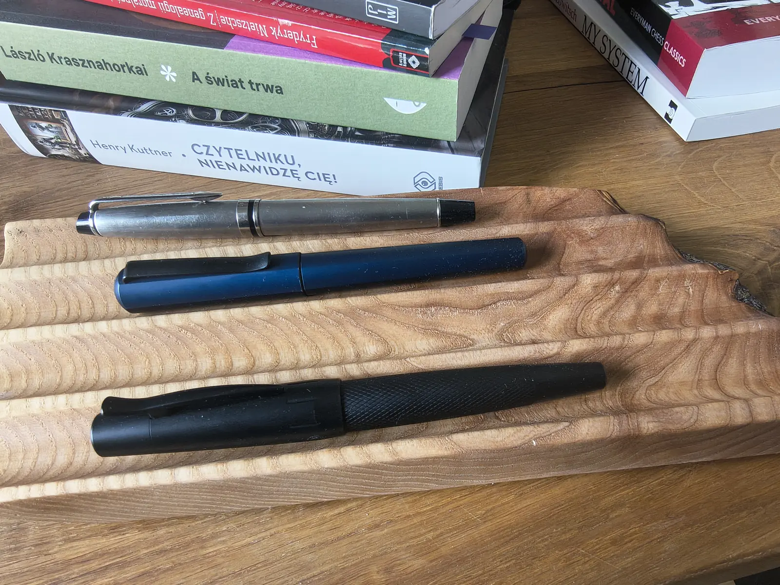 Skidbladnir — top view with pens in channels
